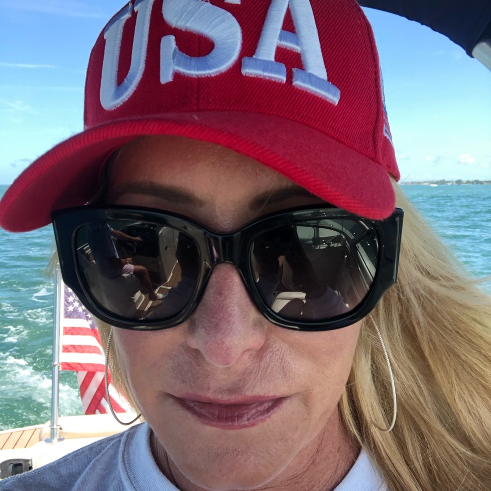 Meet your Posher, Jennifer